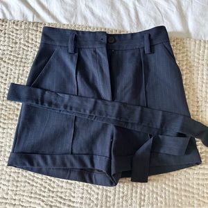 Make shorts with belt in excellent condition